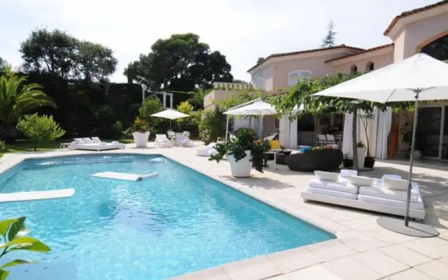 Design and Luxe Mougin Summer Villa