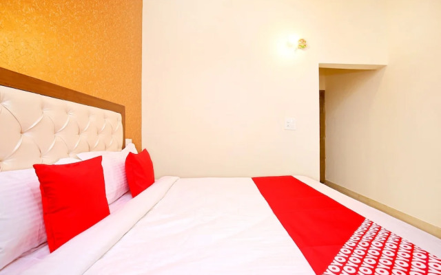 OYO 40307 Mohali Blue
