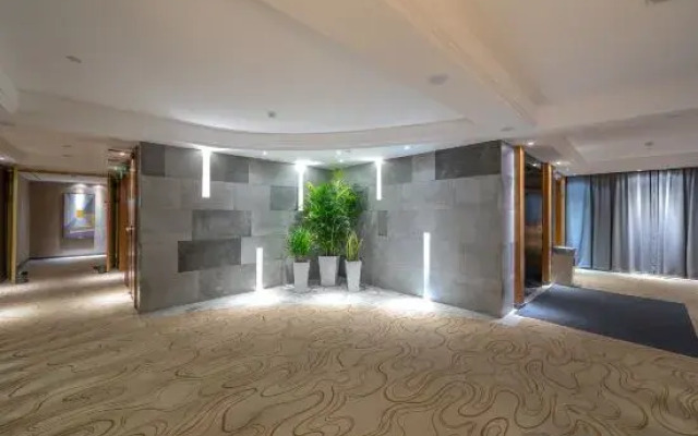 Marriott Guihuang Hotel (Guigang High - speed Railway Station Branch, Keshi World Plaza Branch)