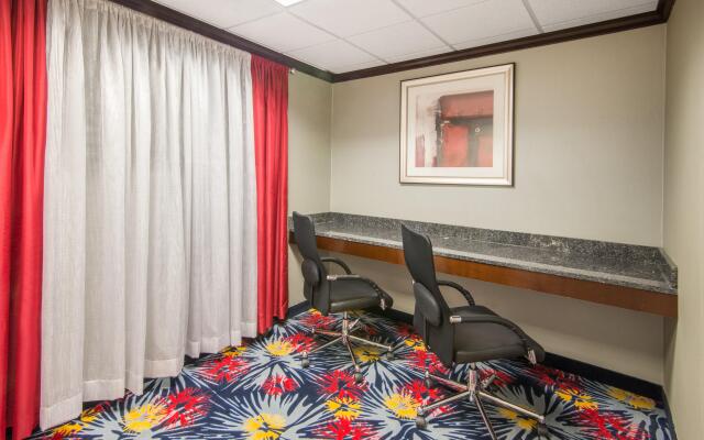 Holiday Inn Express Cleveland Airport - Brookpark by IHG