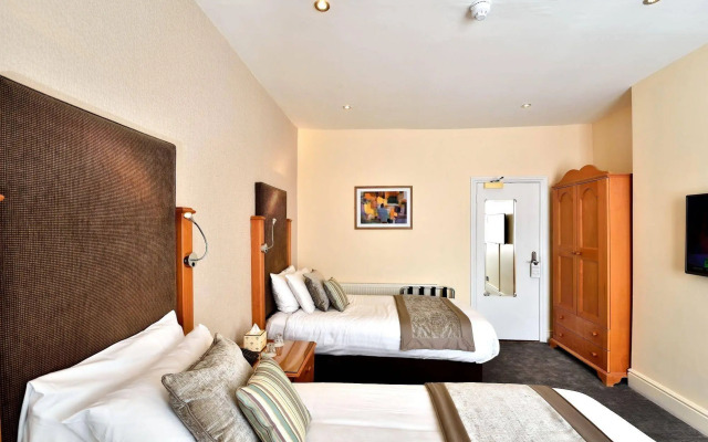 Queens Court Hotel