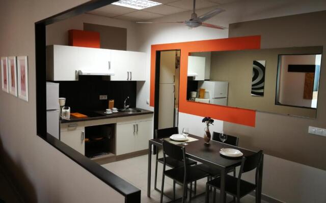 1V - Luxury Apartment Near Beach