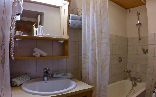 Hôtel Loisirs Les Côtes, Résidence et Chalets