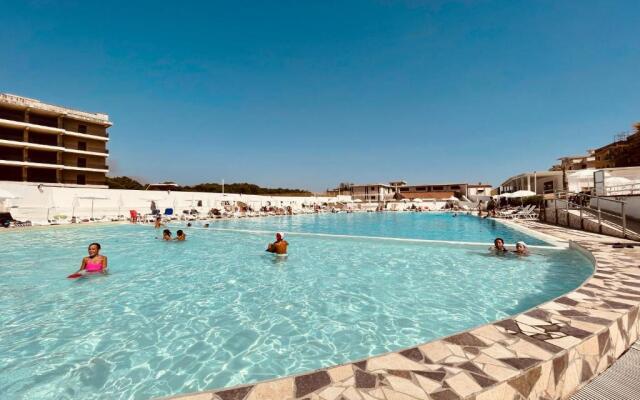 Athena Sea front Apartment, Parking & Pool