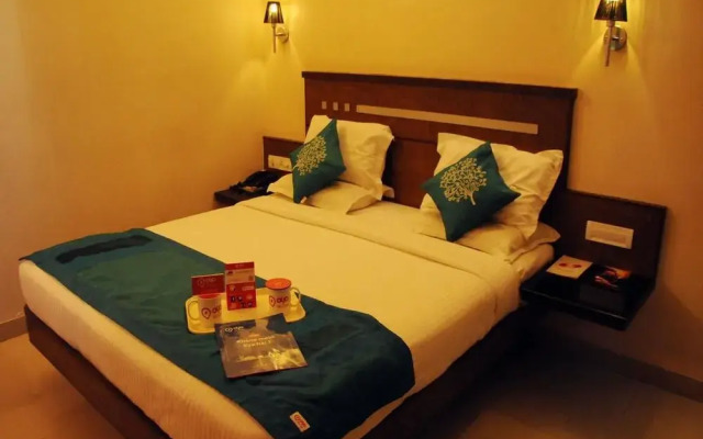 OYO 2033 Grand Plazza