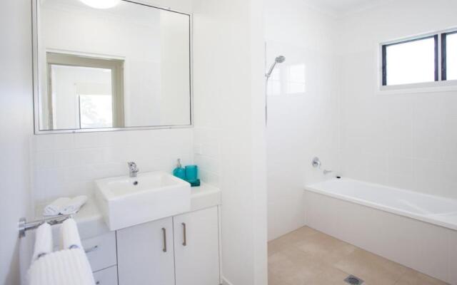 Petrie Beach Holiday Home