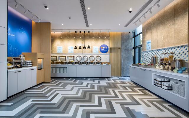 Holiday Inn Express Shanghai Kangqiao by IHG