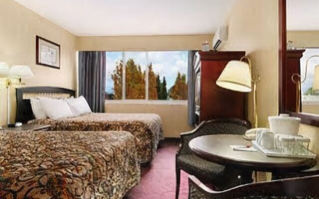 Ramada Hotel & Suites Metrotown