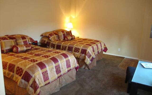 Helmcken Falls Lodge