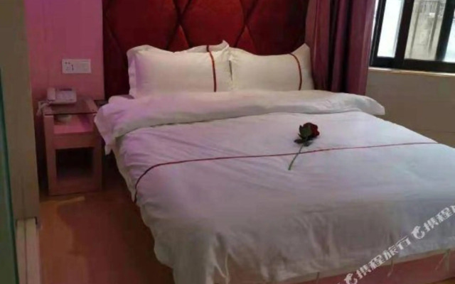 Zhongchao Theme Hotel (Shenzhen Luohu Wenjin Subway Station)