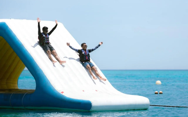 Mari Mari Backpackers Lodge, Mantanani Island