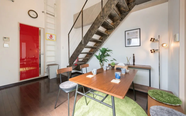 Yeah Room Zeus The Garden