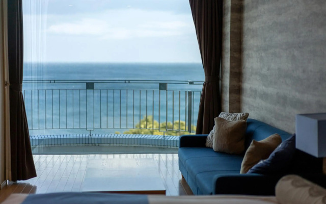 Fontaine Bleau Atami