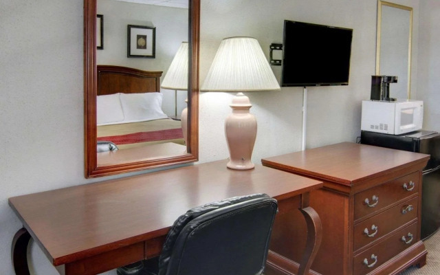 Econo Lodge Conference Center