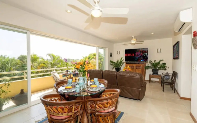 Sleeps 6 Views Beach 1 Block