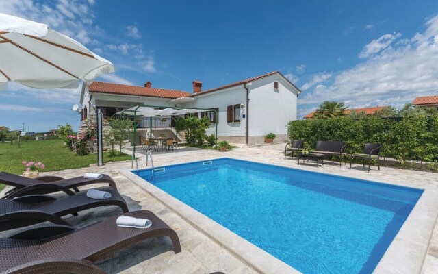 Nice Home in Brtonigla With Wifi and 3 Bedrooms