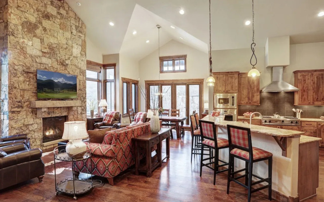 Lone Star Lodge 3 Bedroom Townhouse by RedAwning