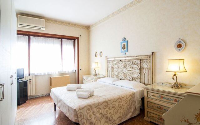Aurelio&Vaticano Elegant Flat