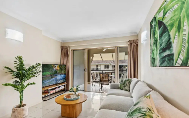 Cairns 2BR Palms Stay Top Floor Pool View