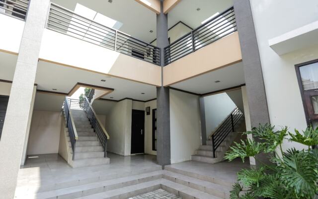 RedDoorz Plus near Farmhouse Lembang