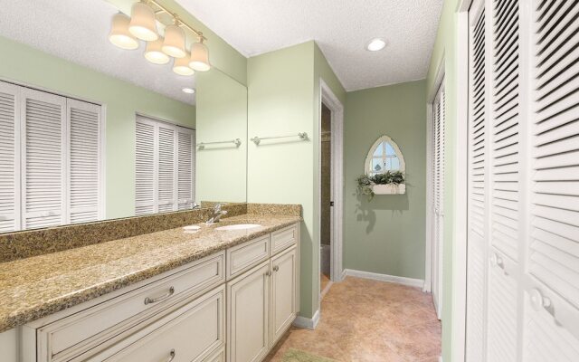 Spinnakers Reach by Vtrips