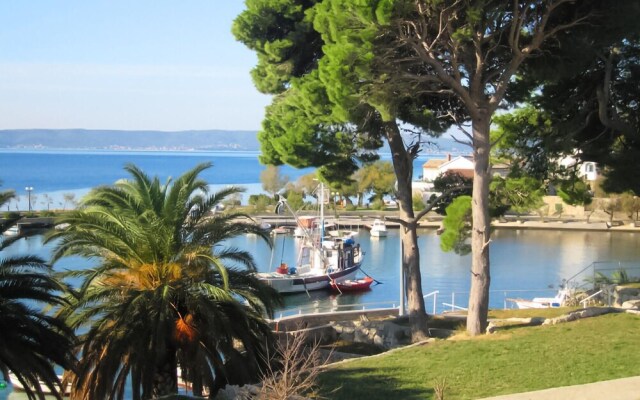 Awesome Apartment in Kastel Sucurac With Wifi and 4 Bedrooms