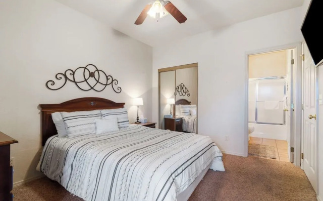 T Time Getaway - Overlooking Golf Views!