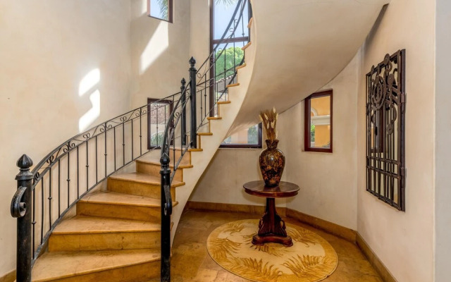 Mediterranean-style Flamingo Mansion Offers the Ultimate in Beachfront Luxury