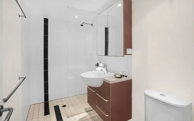 2-bed Near Brisbane CBD With Pool, Sauna & BBQ