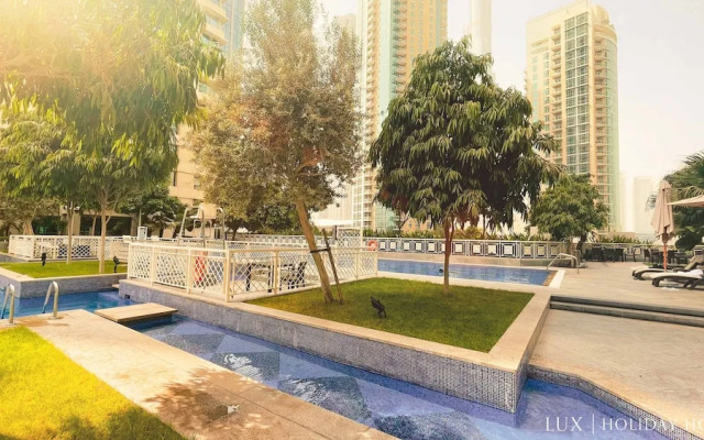 LUX The Downtown Blvd Suite