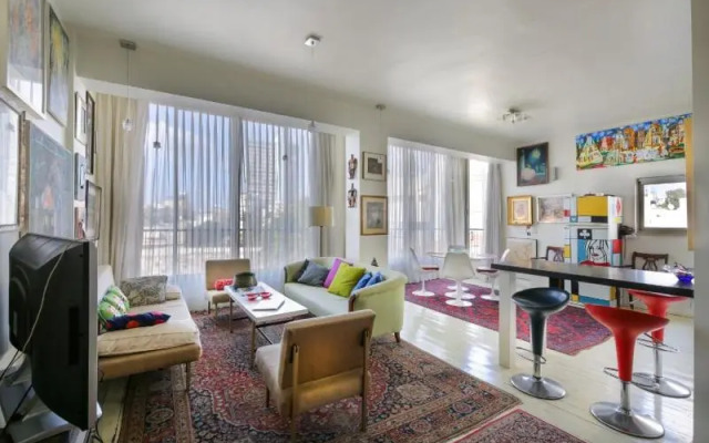 Trumpeldor - 2 Bed Apartment of Art!