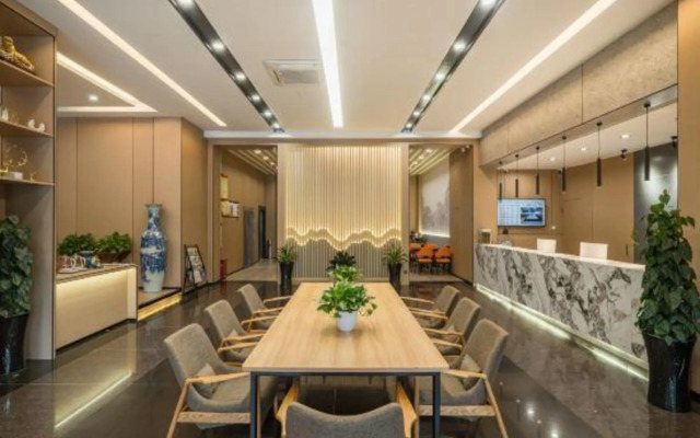 Greentre Carrey Light Luxury Hotel (Taizhou Luqiao Zhongsheng Plaza)
