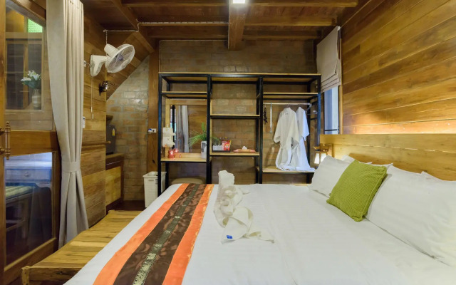 MyHouse Riverside & Pool Villa Near Old Town