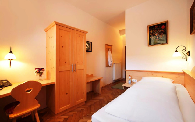 Hahn Hotel