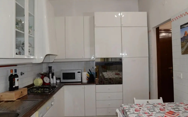 Room-single Room in Cozy and Comfortable