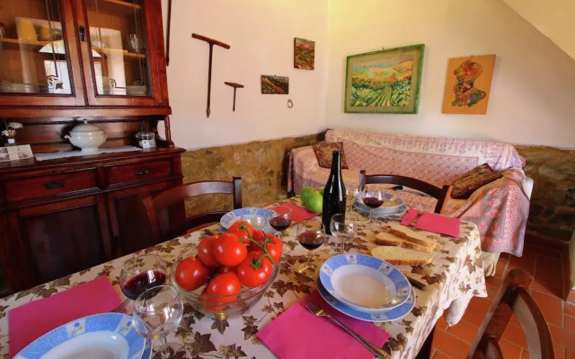 Farmhouse in Val D'orcia Charm