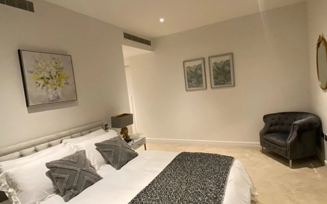 Marvelous 3 Bed Penthouse in Kewbridge