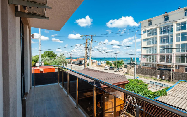 Кристалл от Фэмили Прайд Ин