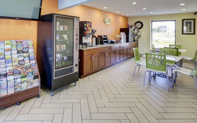 Econo Lodge at Military Circle