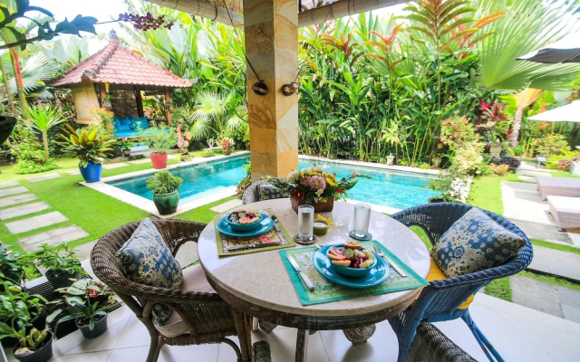 Hibiscus Upper Suiteubudbest Breakfast In Bali