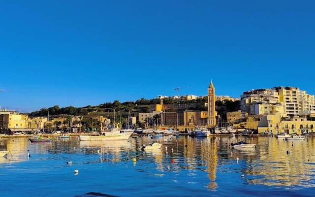 Peaceful Haven With Stunning Views Close to sea