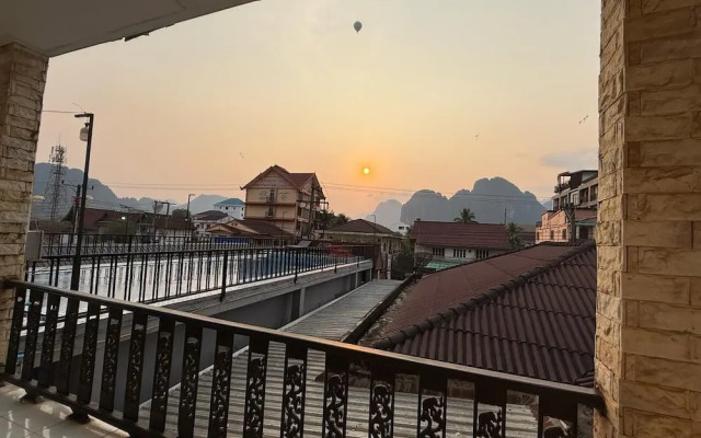 Vang Vieng Family Boutique Hotel