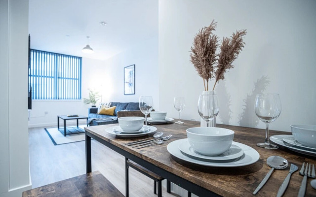 Luxe Apts PBoro Parking-Gym-Cinema