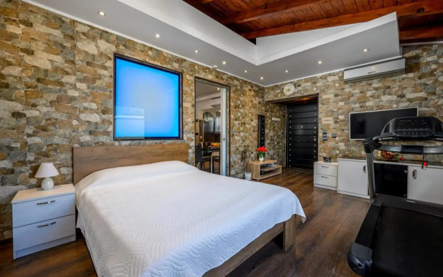 Pervolia-House