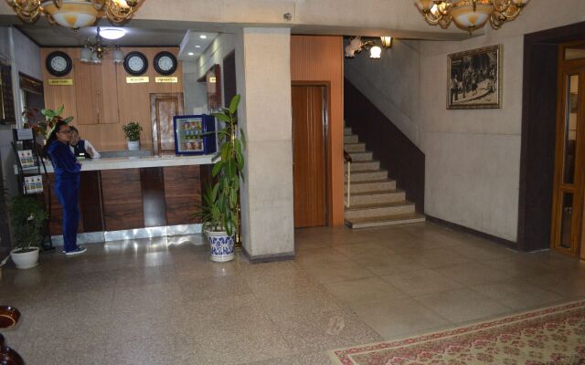 Land Hotel