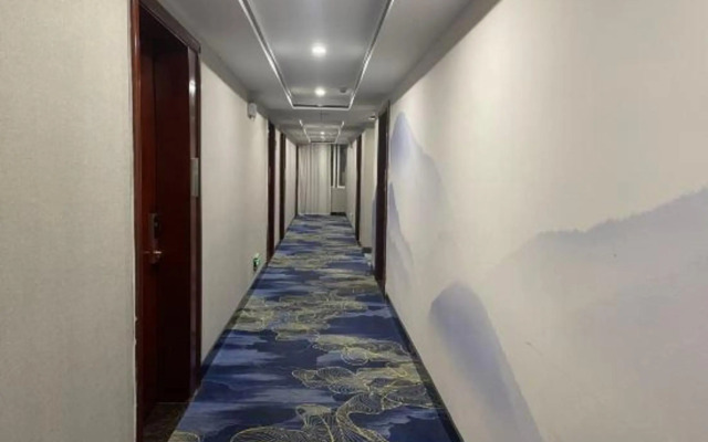 Junyi Hotel (Lufeng Bus Terminal)