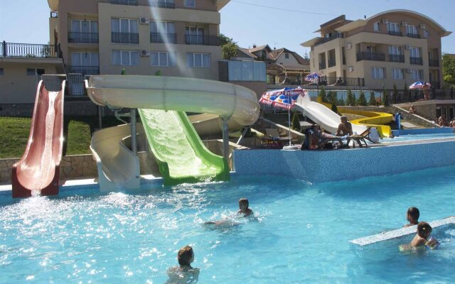 Sunny Hill Apartments & Aqua Park