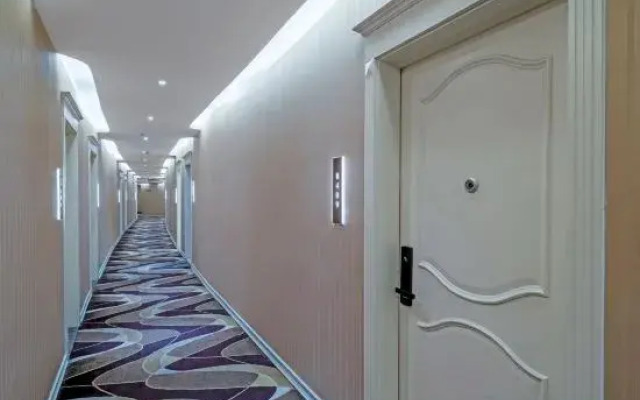 Ruijia LiLan Ruibai-Yun Hotel (Deqing West Railway Station)