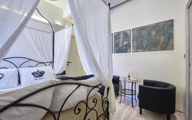 Room 230 Roma Luxury Suites