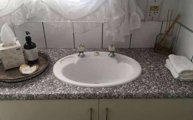 Sunny Holiday Home Near the Beach